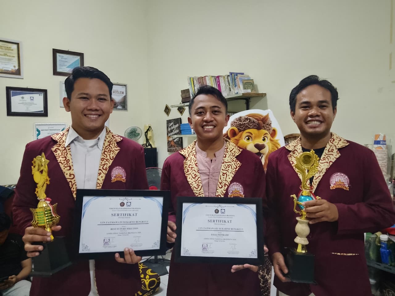 Read more about the article Mahasiswa FUAD UIN Fatmawati Sukarno Bengkulu Raih Prestasi Nasional dalam Lomba Esai Nasional
