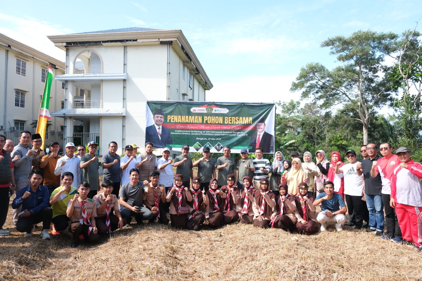 Read more about the article FUAD UIN FAS Bengkulu Garda Terdepan Ekoteologi: Penanaman Pohon Bersama Dirjen Pendis RI dari Kampus Merah Putih untuk Dunia