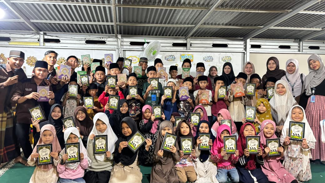 Read more about the article Kreatif dan Berdampak, Mahasiswa Manajemen Dakwah FUAD UINFAS Bengkulu Ubah Donasi Pakaian Menjadi Wakaf Al-Qur’an