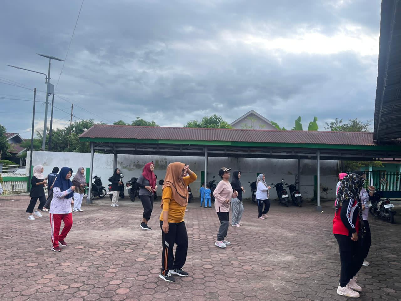 Read more about the article Mahasiswa FUAD Peserta KKN MBKM Berbasis Riset di Masjid Nurul Huda Gelar Senam Jantung Sehat dan Sosialisasi Stop Bullying