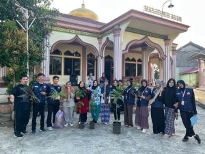 Read more about the article Peringati Hari Lingkungan Hidup Sedunia, Mahasiswa KKN MBKM FUAD Gelar Aksi “Satu Tanaman, Satu Harapan”