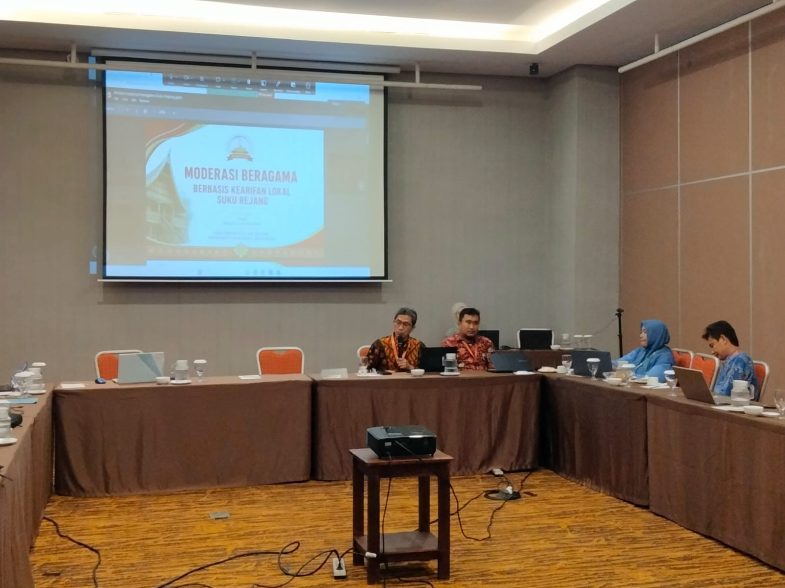 Read more about the article Wadek II FUAD UIN Fatmawati Sukarno Bengkulu Presentasikan Moderasi Beragama Berbasis Kearifan Lokal Sukurejang pada ADIA International Conference 2026