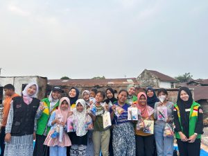 Read more about the article Mahasiswa Manajemen Dakwah Bersama Yakesma Gelar Fun Game dan Salurkan Bantuan bagi Penyintas Kebakaran